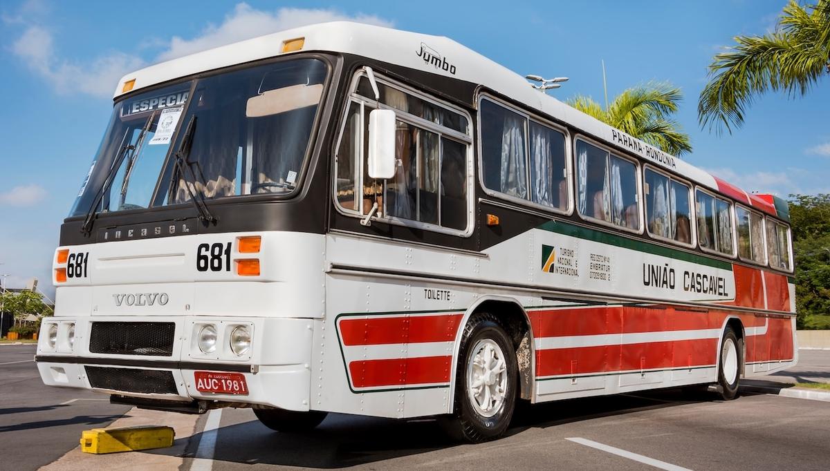 AJK 521 Bedford 5B Duple
