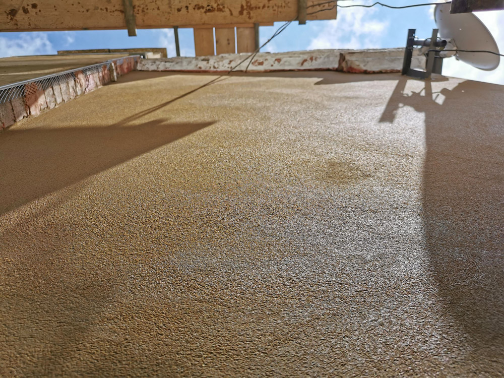 Freshly screeded floor in a large open space under construction
