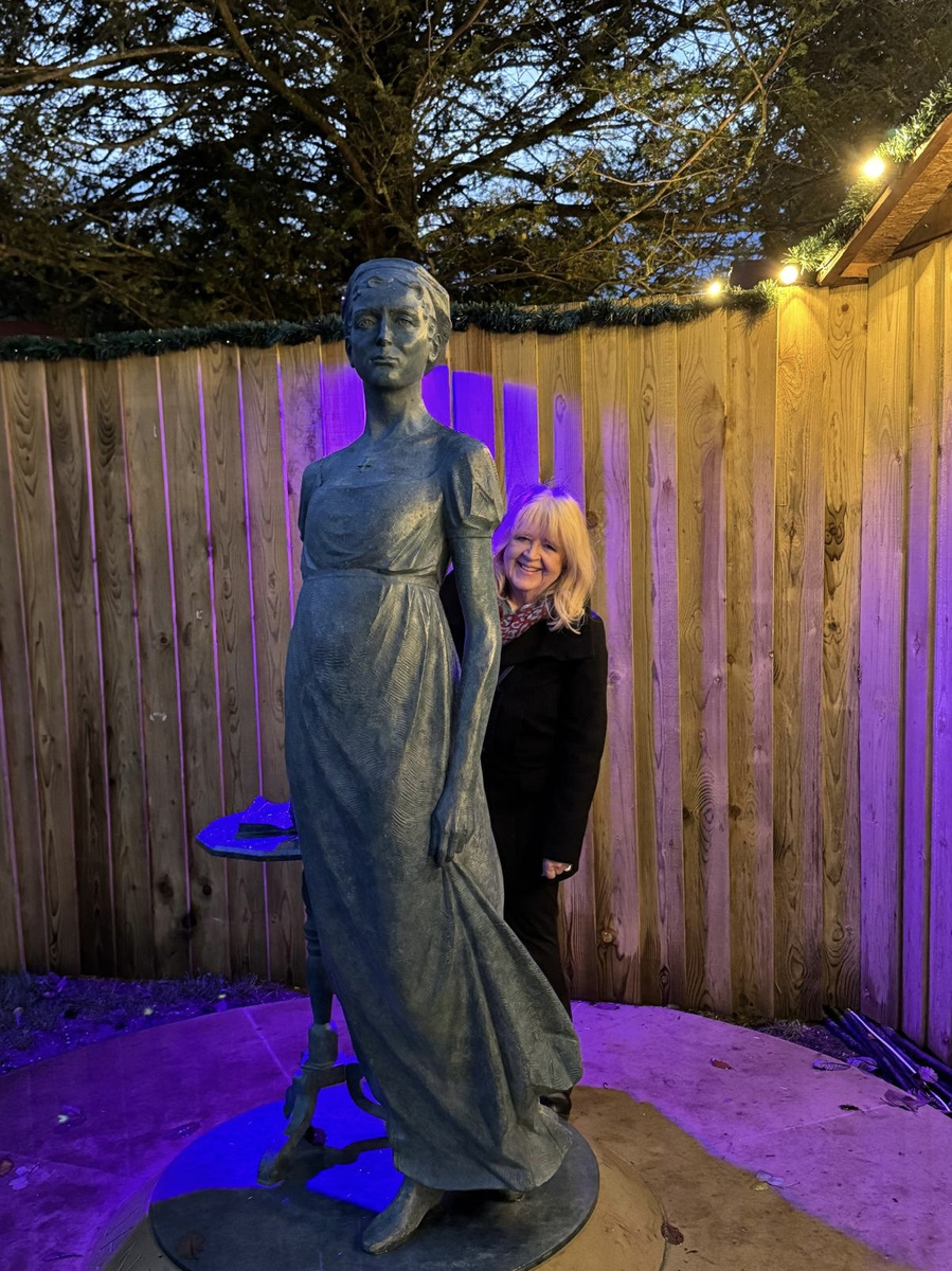 Carole Ryder beside a statue of Jane Austen
