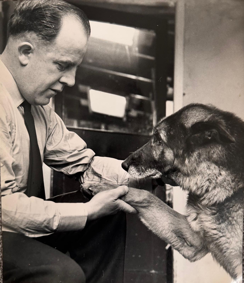 Carole Ryder’s father with police dog Glynn